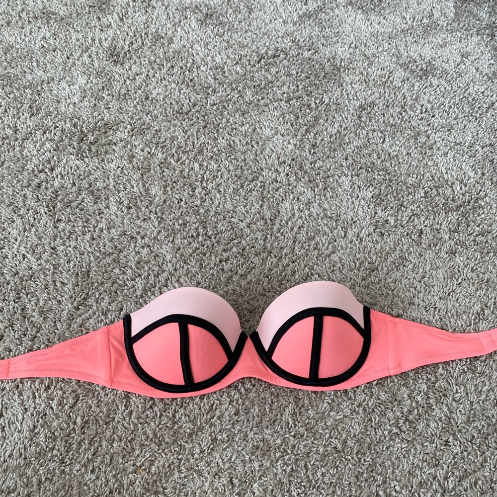 😝 Buy three get one free Victoria secret swimsuit